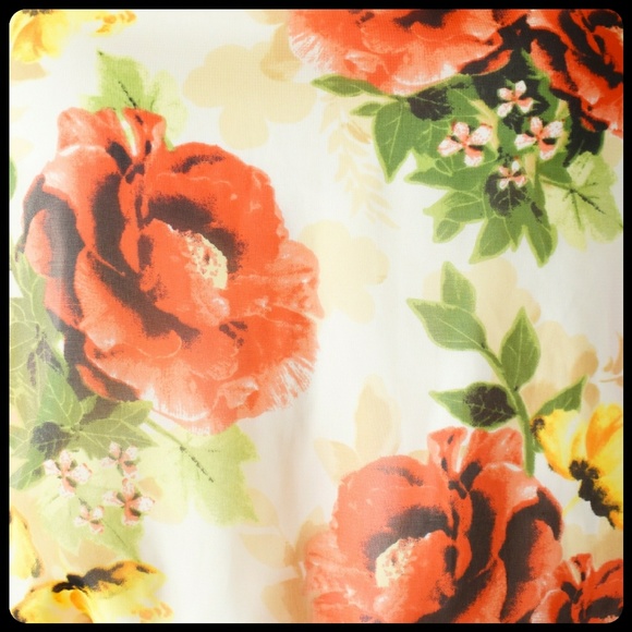 Floral Top - Picture 3 of 8